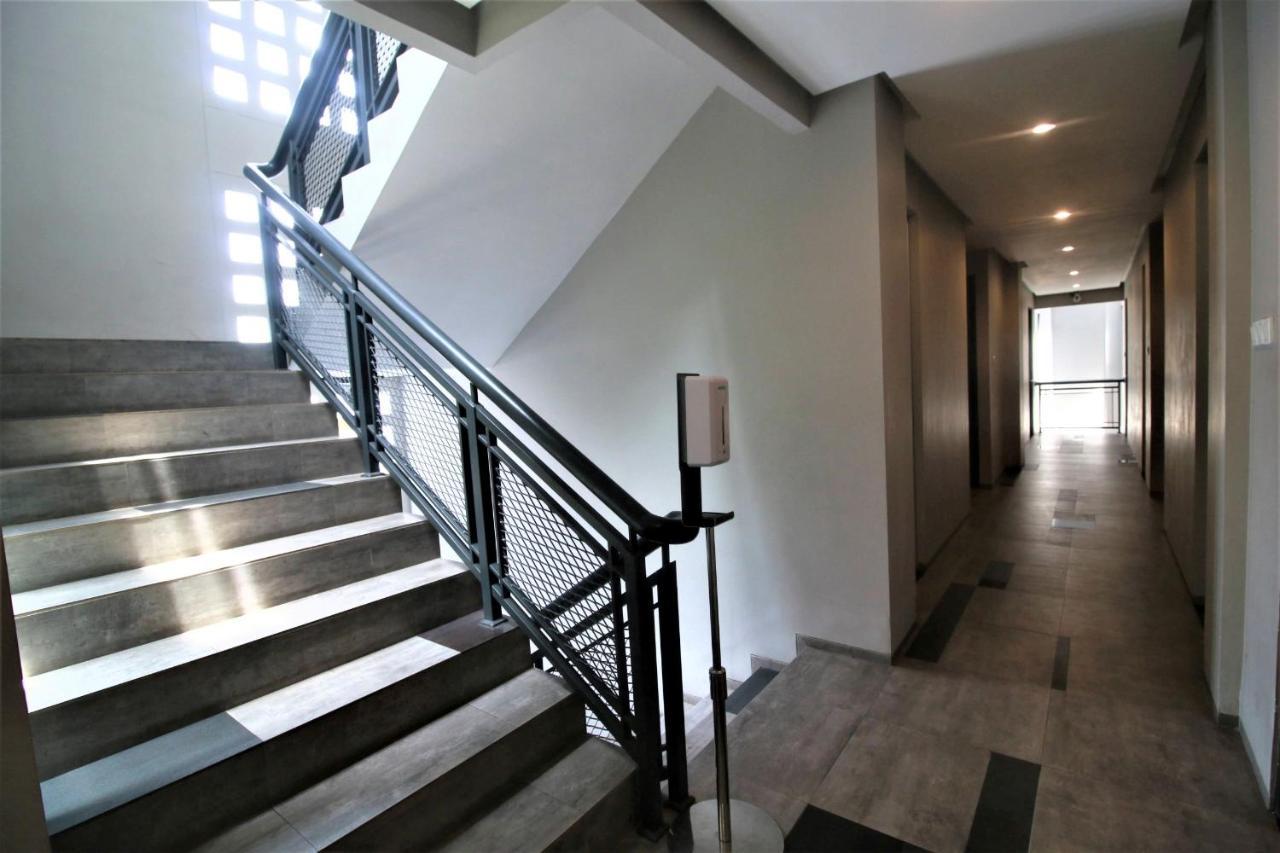 Hostel Bale Resident Jakarta Exterior foto