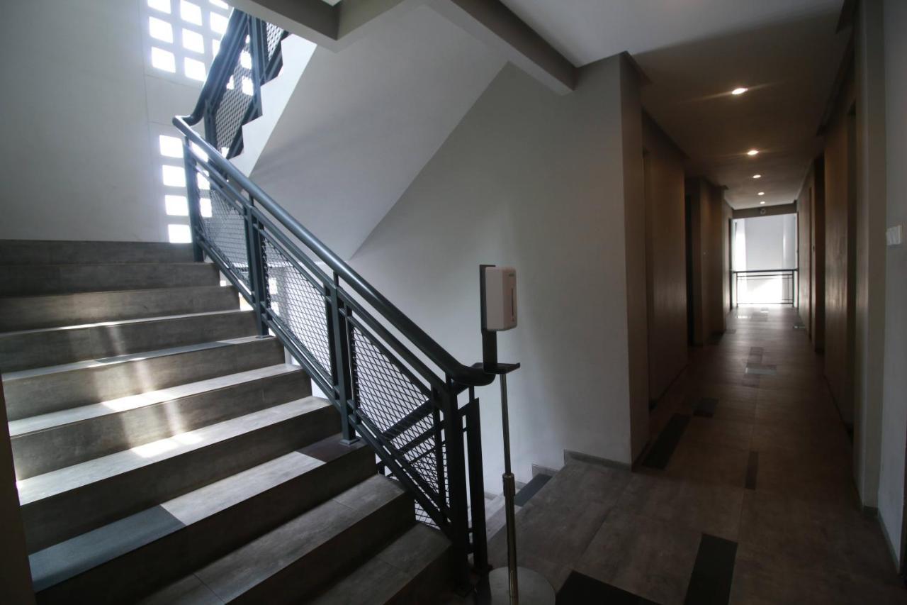 Hostel Bale Resident Jakarta Exterior foto