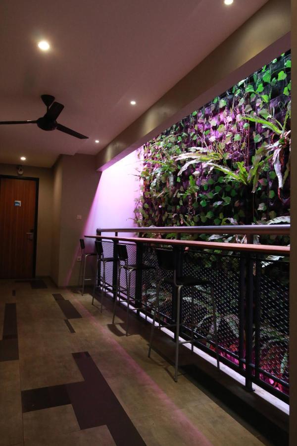 Hostel Bale Resident Jakarta Exterior foto