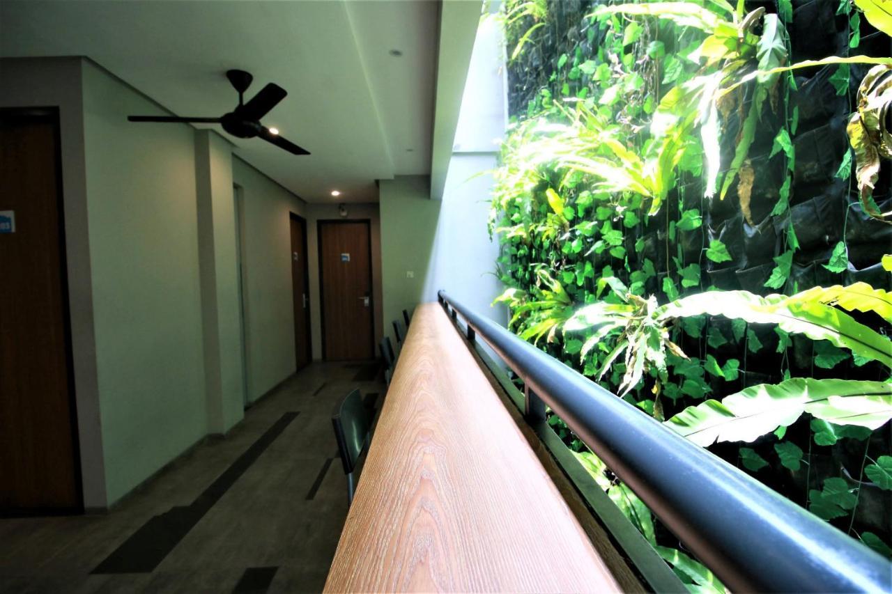 Hostel Bale Resident Jakarta Exterior foto