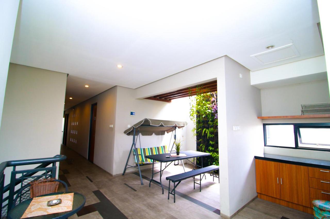 Hostel Bale Resident Jakarta Exterior foto