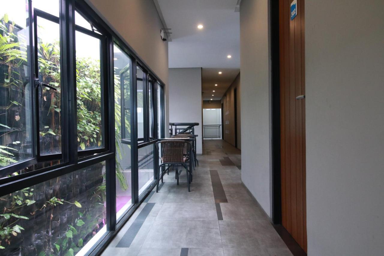 Hostel Bale Resident Jakarta Exterior foto