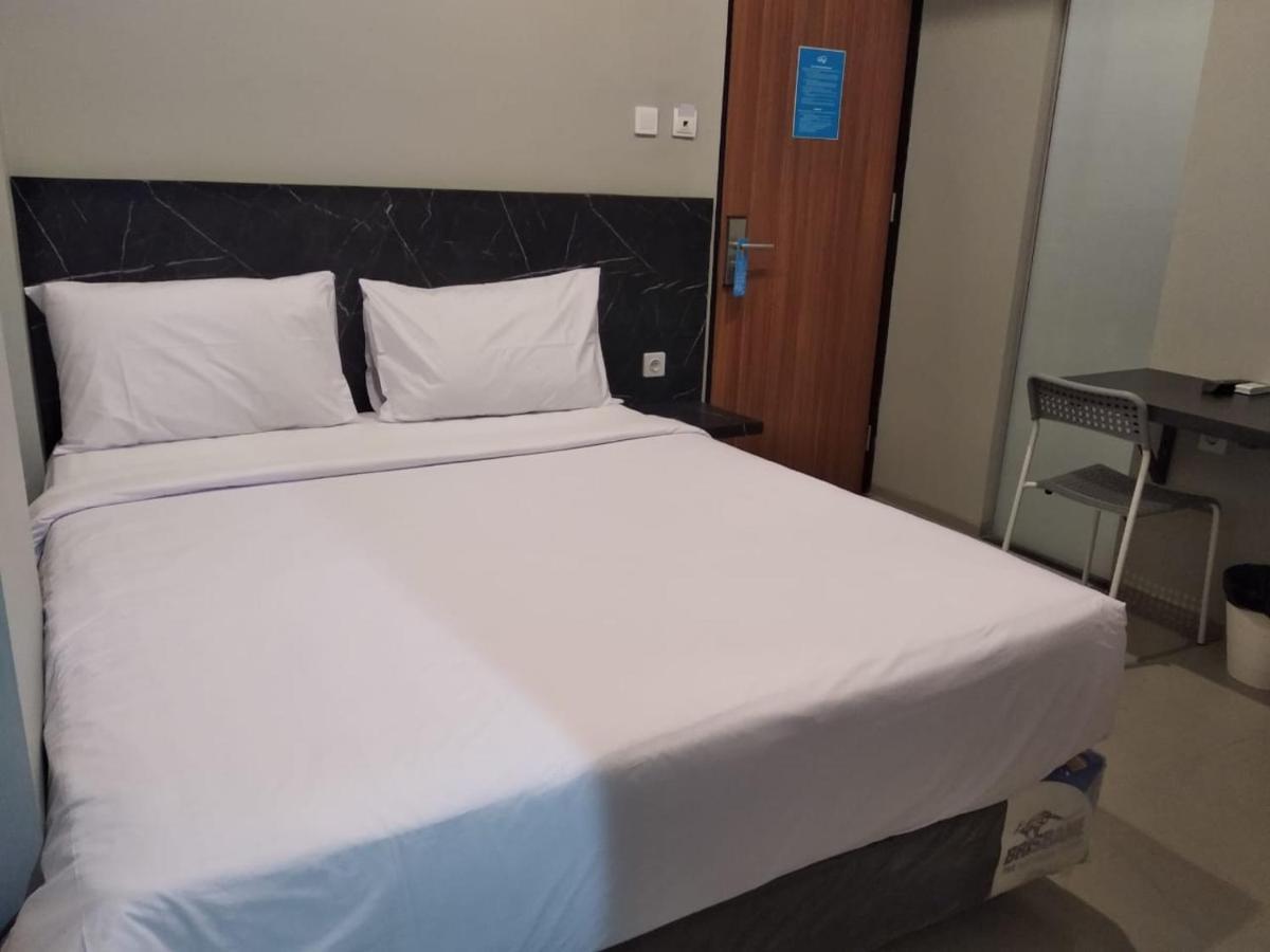 Hostel Bale Resident Jakarta Exterior foto